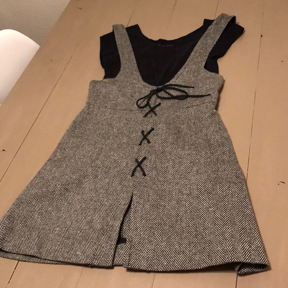 Vintage low neck Lace up dress